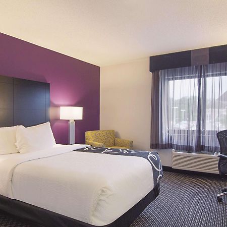La Quinta By Wyndham Cleveland - Airport North Hotel Екстериор снимка