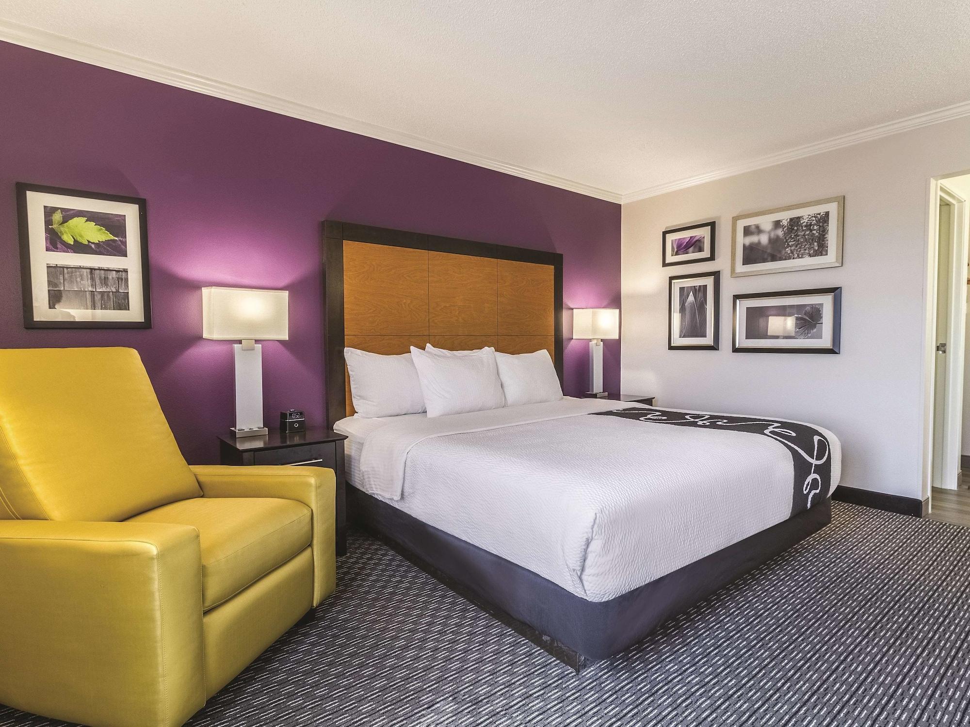 La Quinta By Wyndham Cleveland - Airport North Hotel Екстериор снимка
