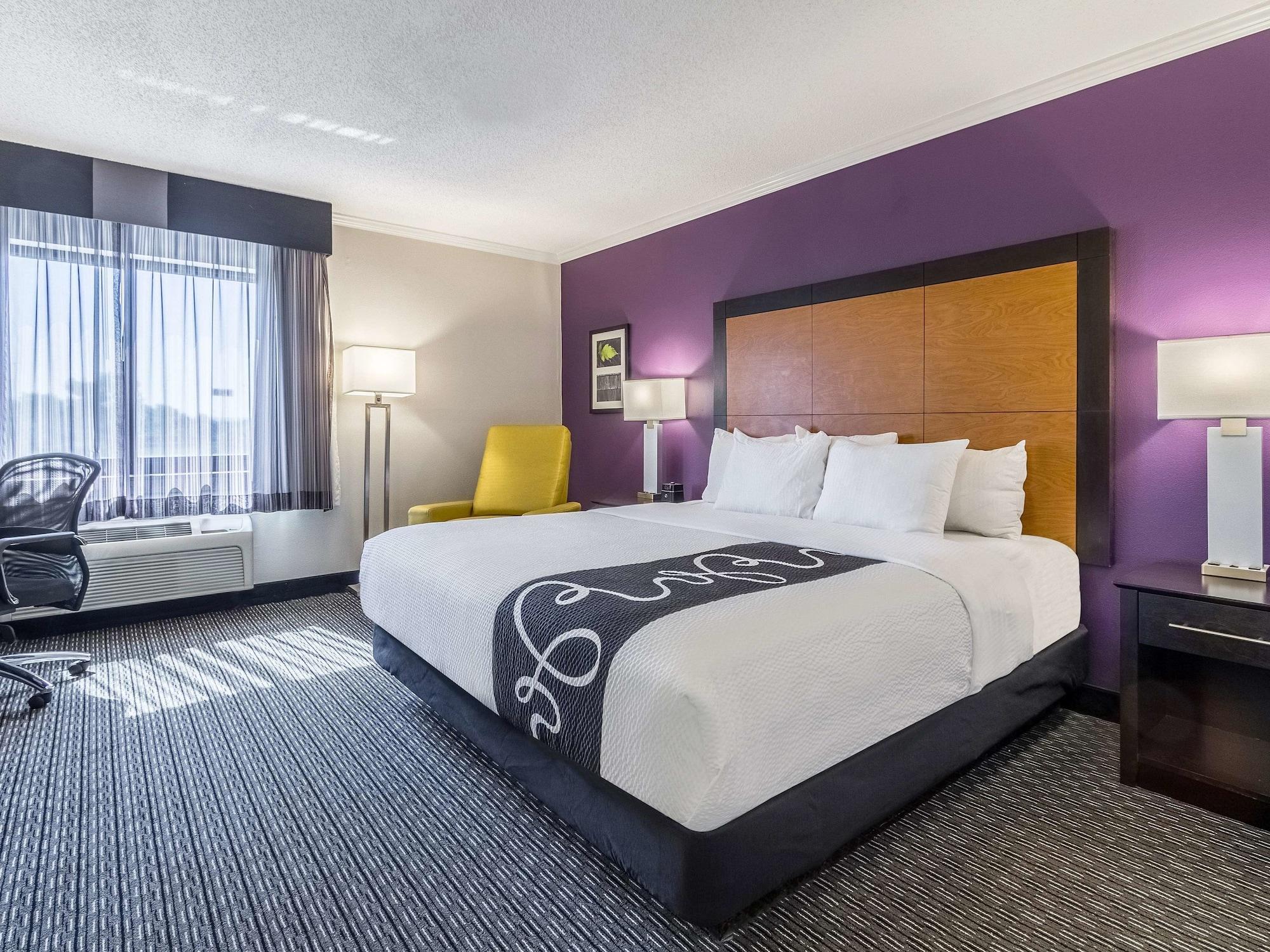 La Quinta By Wyndham Cleveland - Airport North Hotel Екстериор снимка