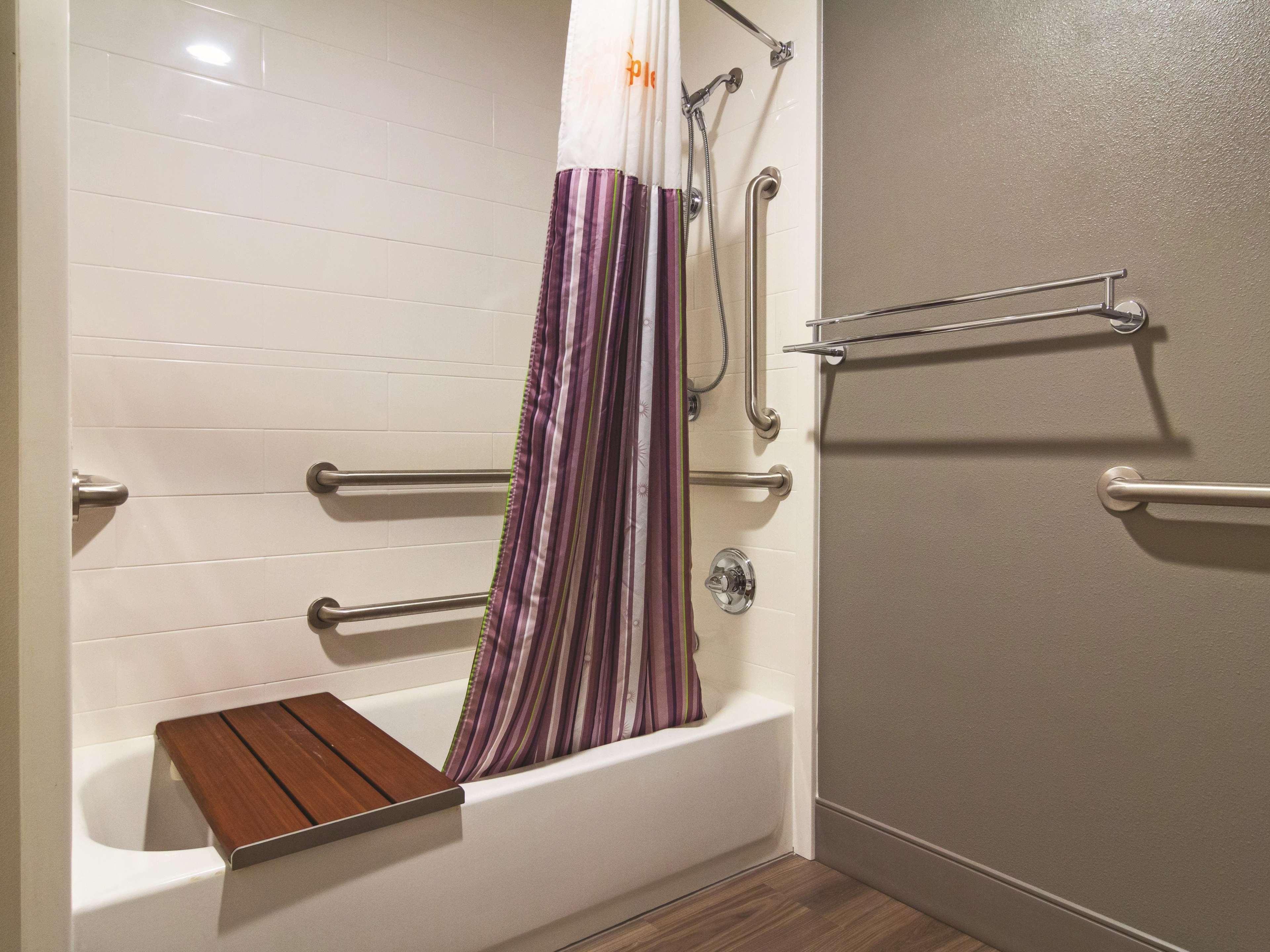 La Quinta By Wyndham Cleveland - Airport North Hotel Екстериор снимка