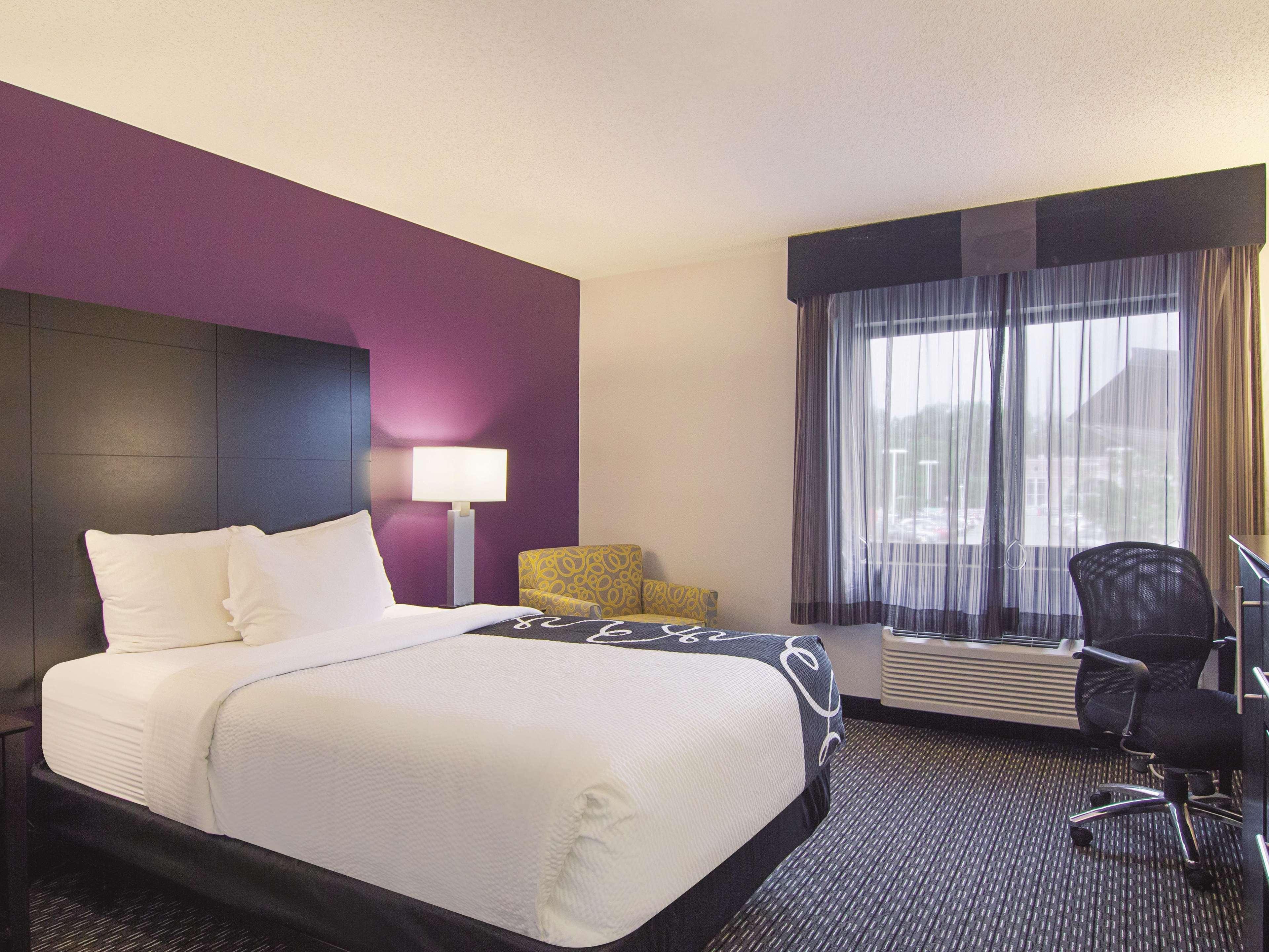 La Quinta By Wyndham Cleveland - Airport North Hotel Екстериор снимка