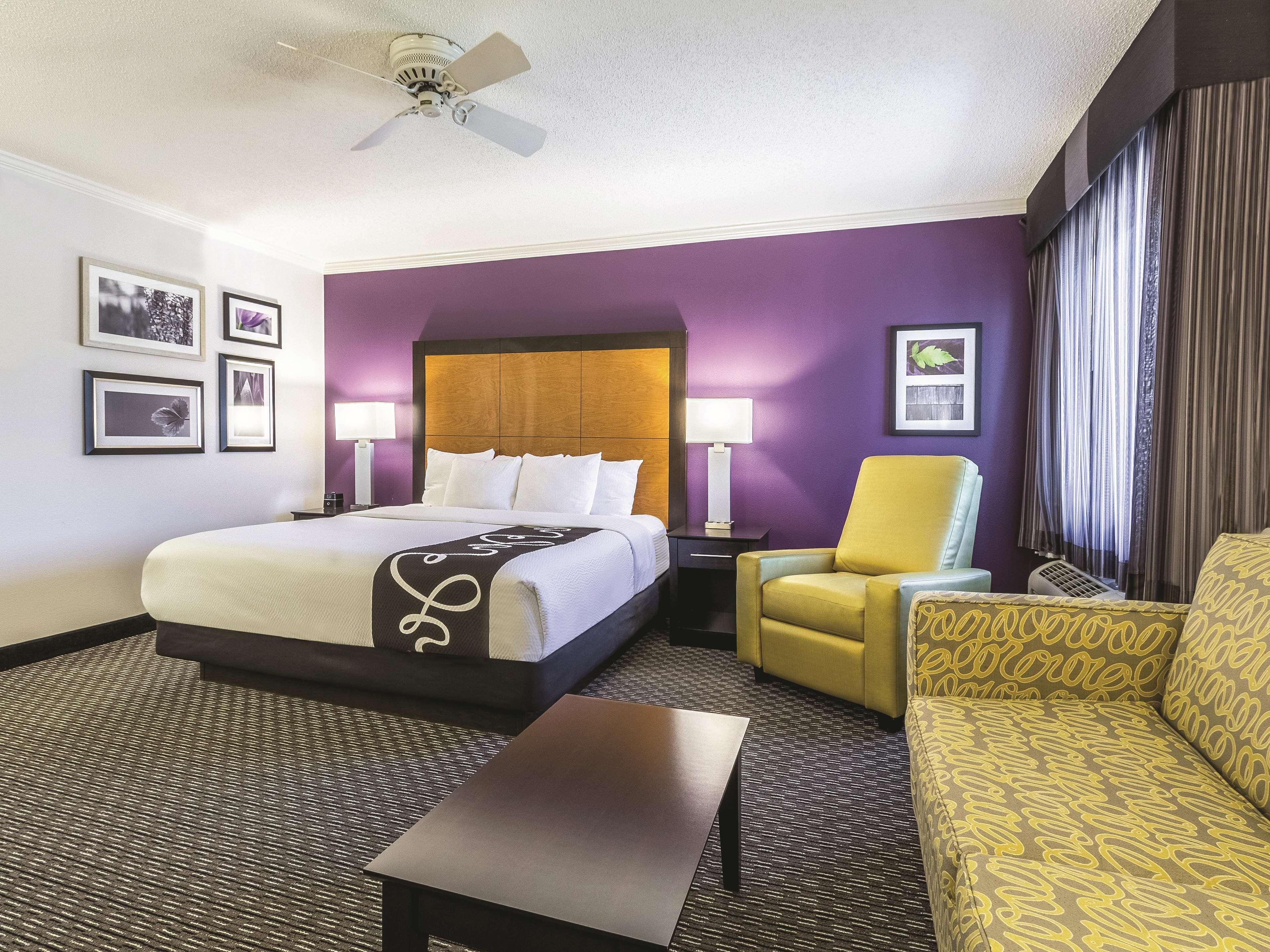 La Quinta By Wyndham Cleveland - Airport North Hotel Екстериор снимка