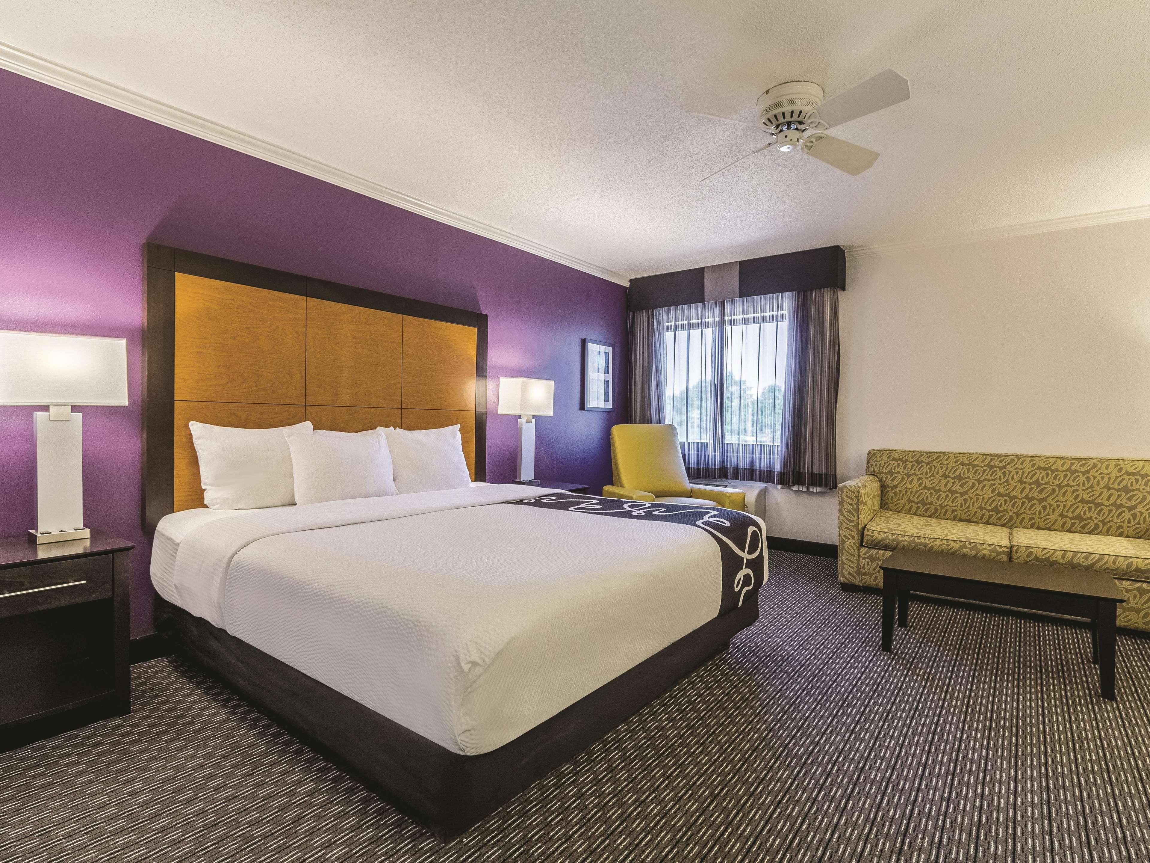 La Quinta By Wyndham Cleveland - Airport North Hotel Екстериор снимка