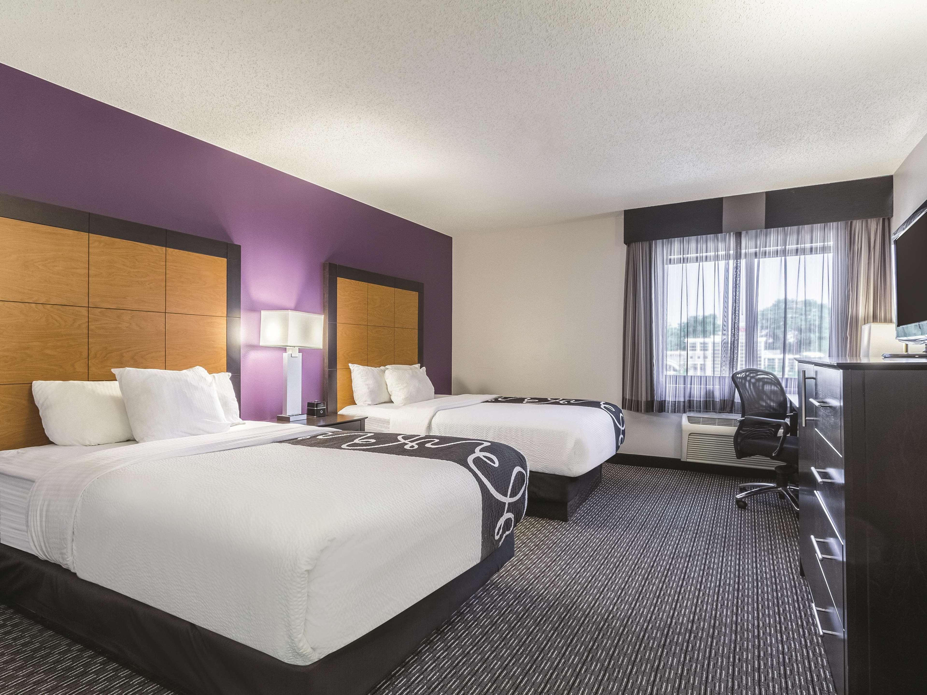 La Quinta By Wyndham Cleveland - Airport North Hotel Екстериор снимка