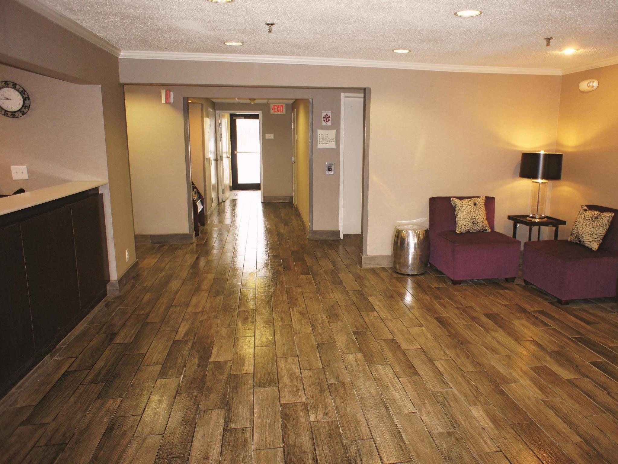La Quinta By Wyndham Cleveland - Airport North Hotel Екстериор снимка