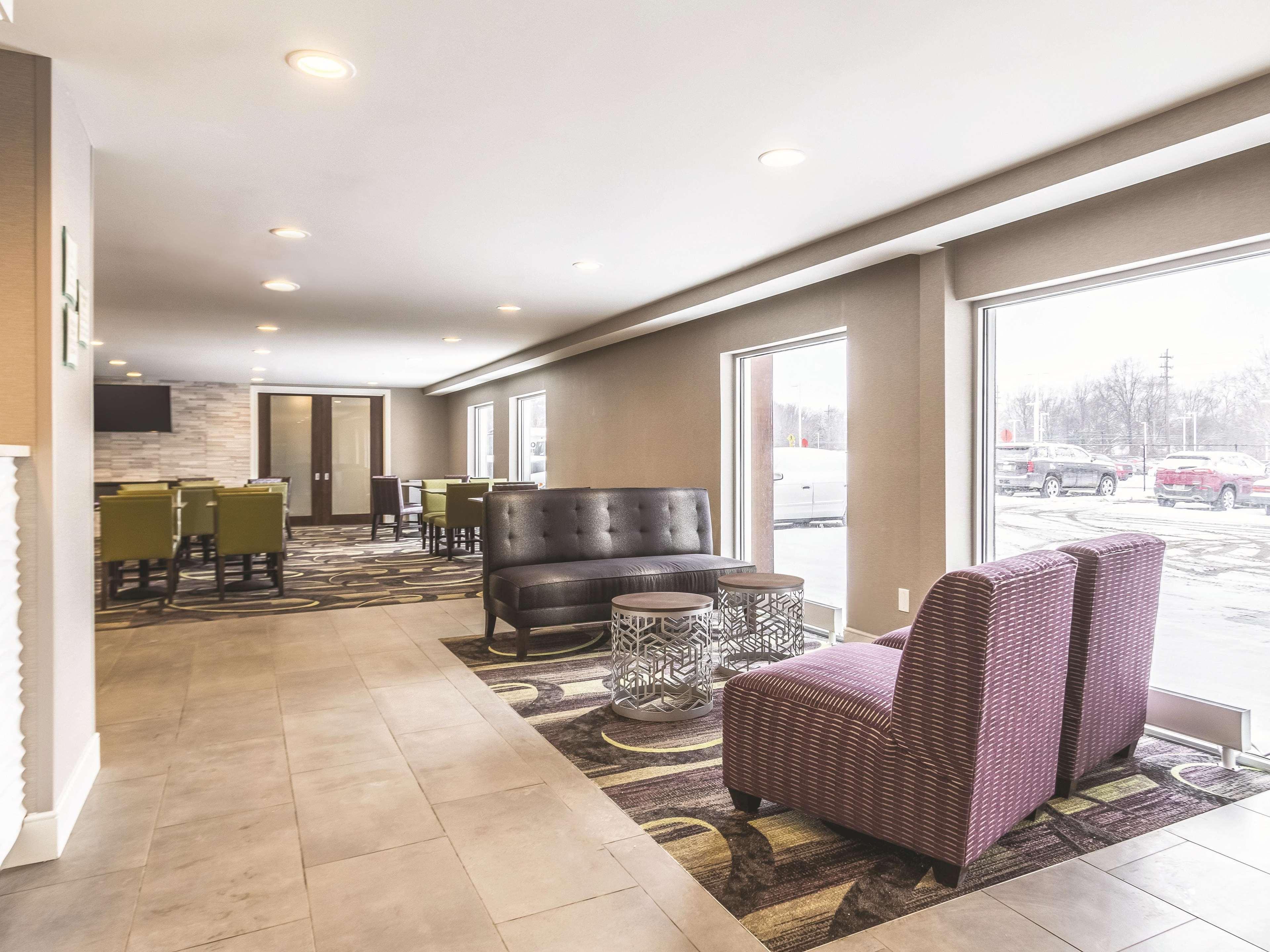 La Quinta By Wyndham Cleveland - Airport North Hotel Екстериор снимка