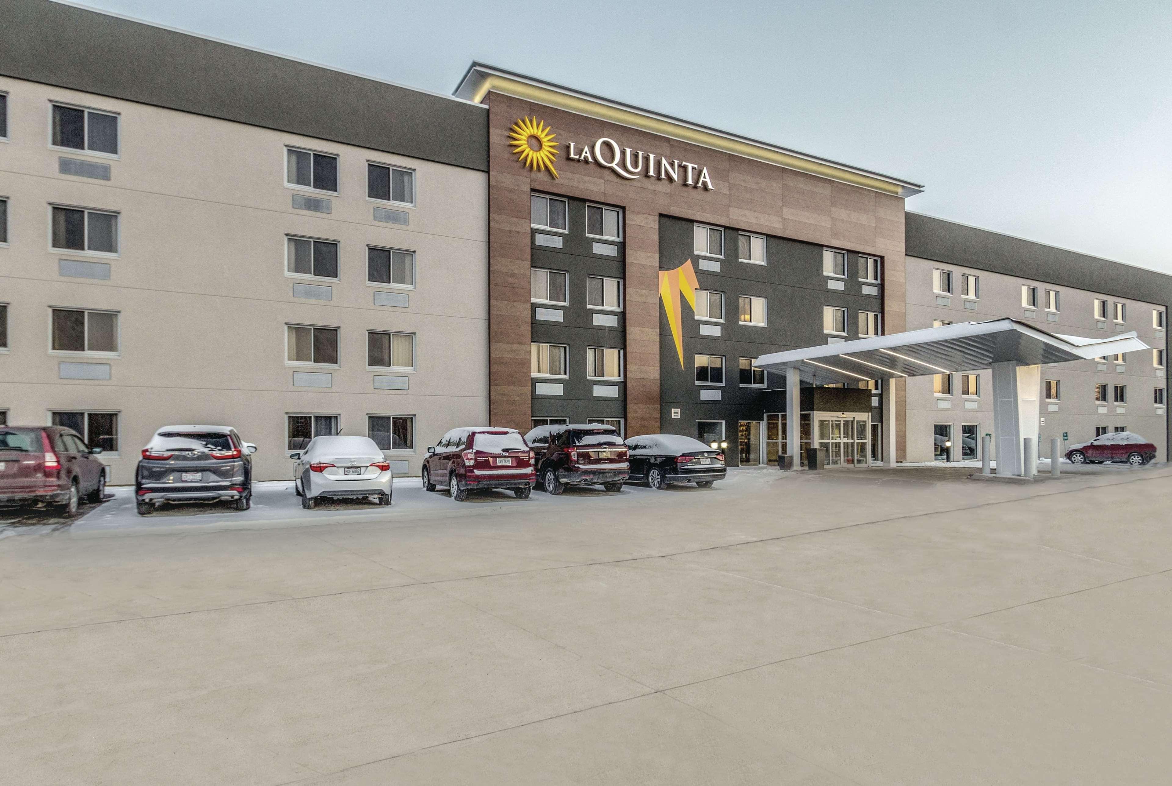 La Quinta By Wyndham Cleveland - Airport North Hotel Екстериор снимка