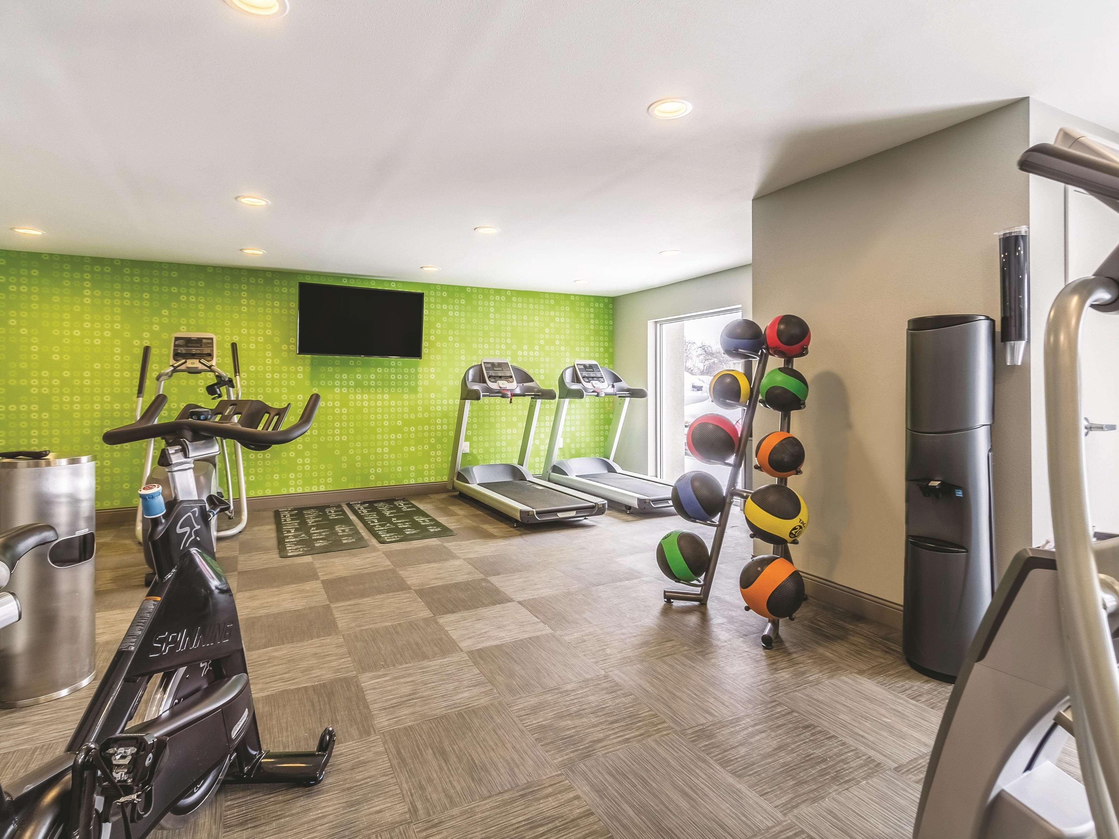 La Quinta By Wyndham Cleveland - Airport North Hotel Екстериор снимка