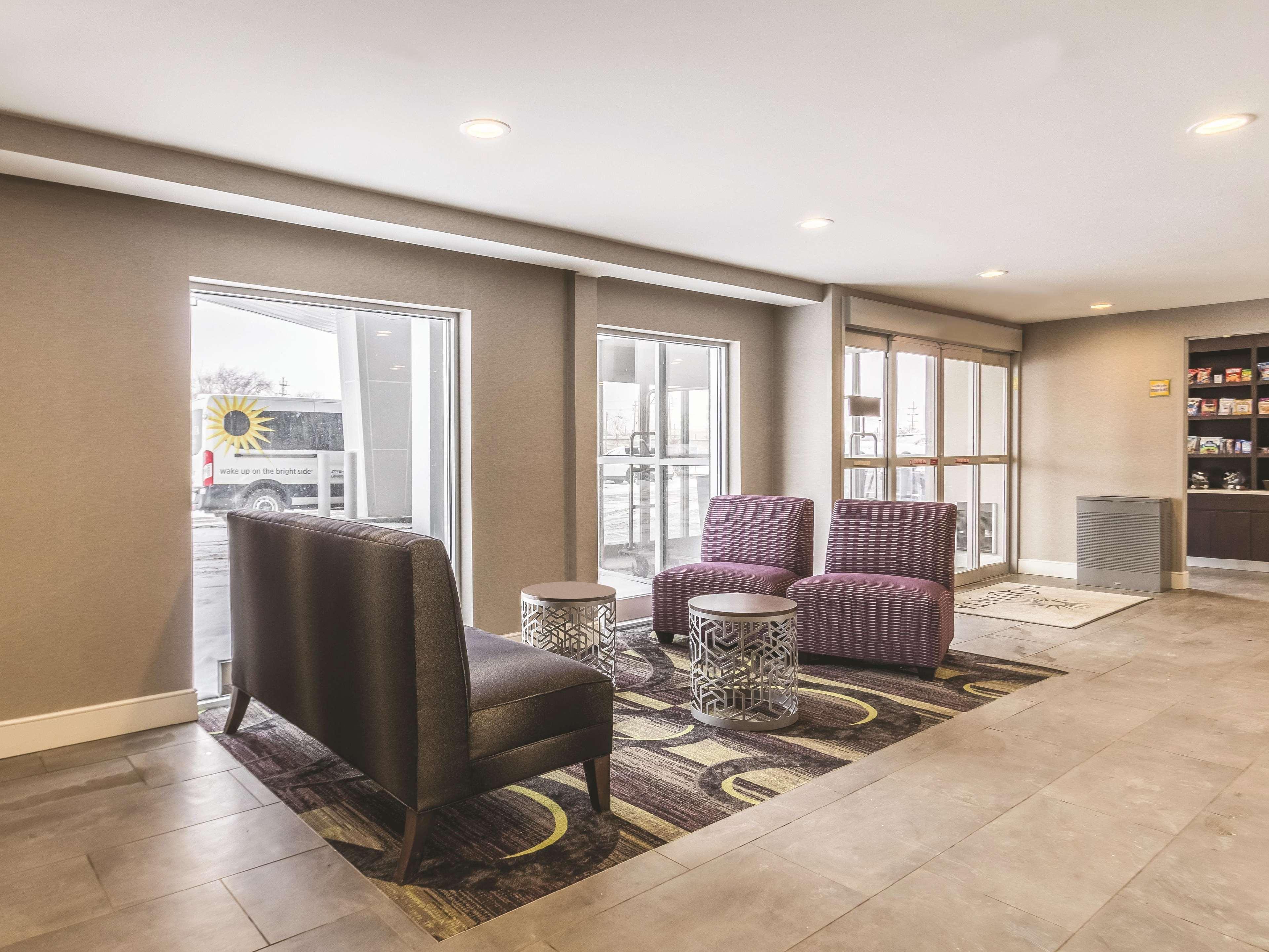 La Quinta By Wyndham Cleveland - Airport North Hotel Екстериор снимка