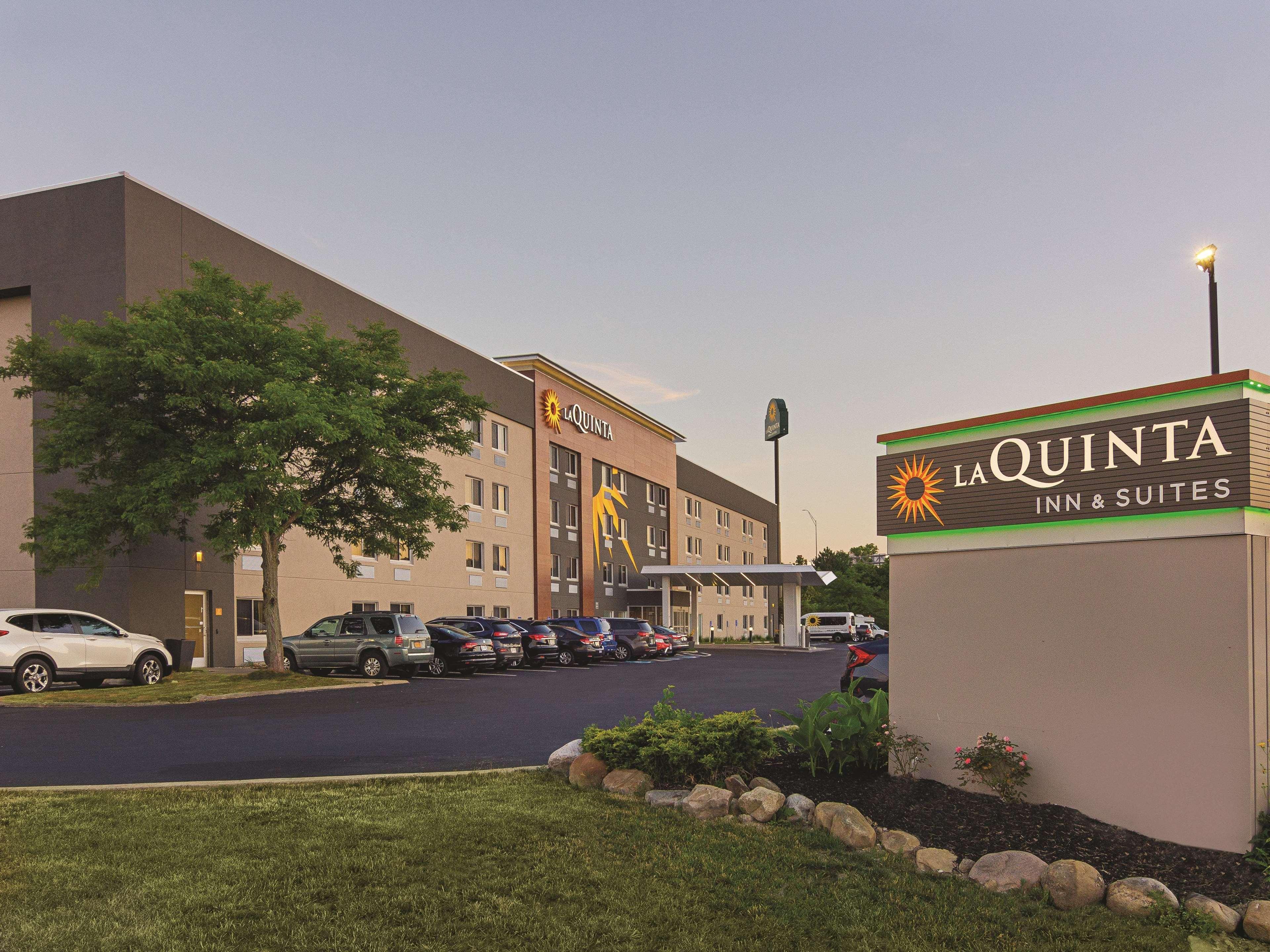 La Quinta By Wyndham Cleveland - Airport North Hotel Екстериор снимка