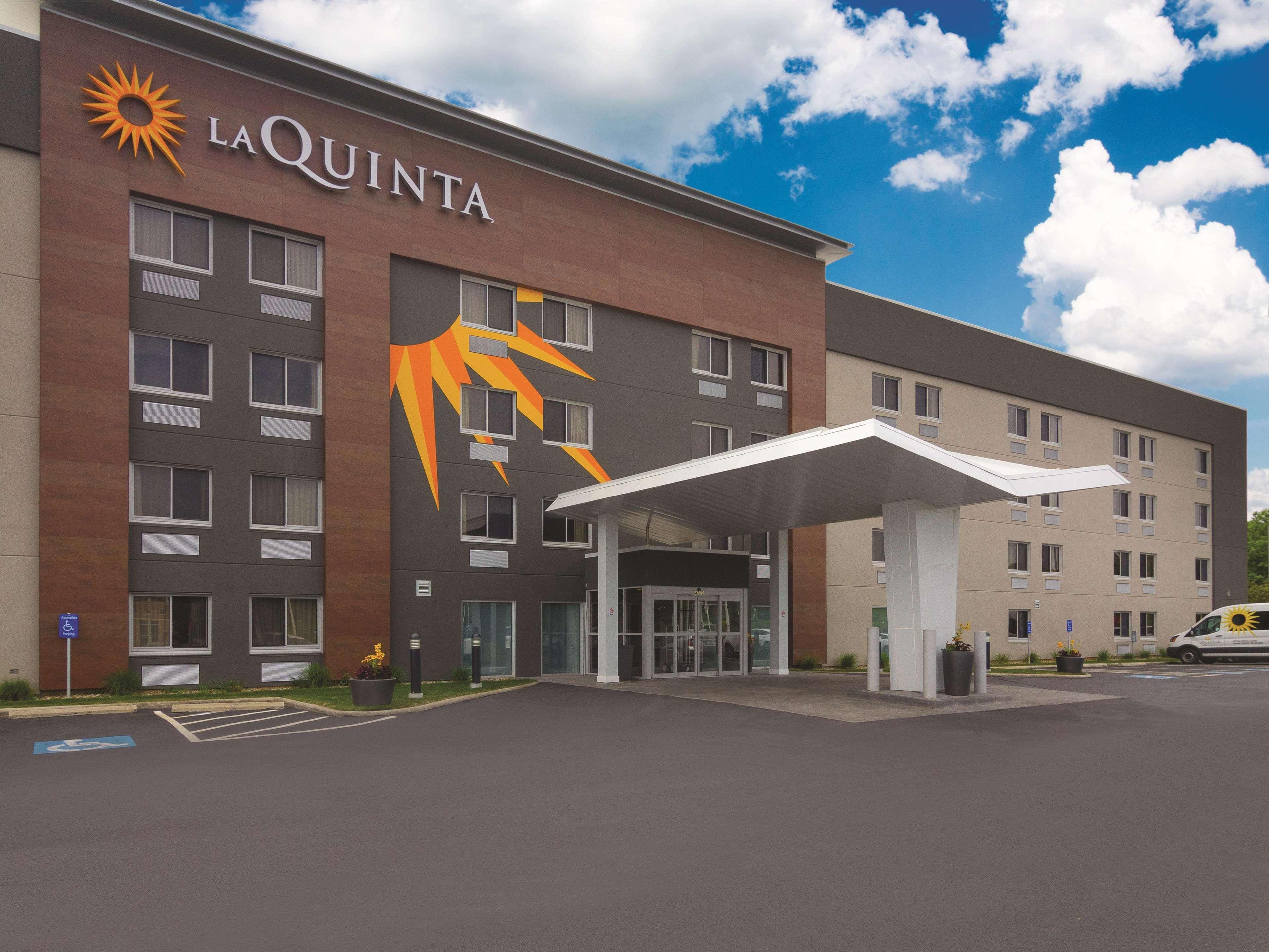 La Quinta By Wyndham Cleveland - Airport North Hotel Екстериор снимка