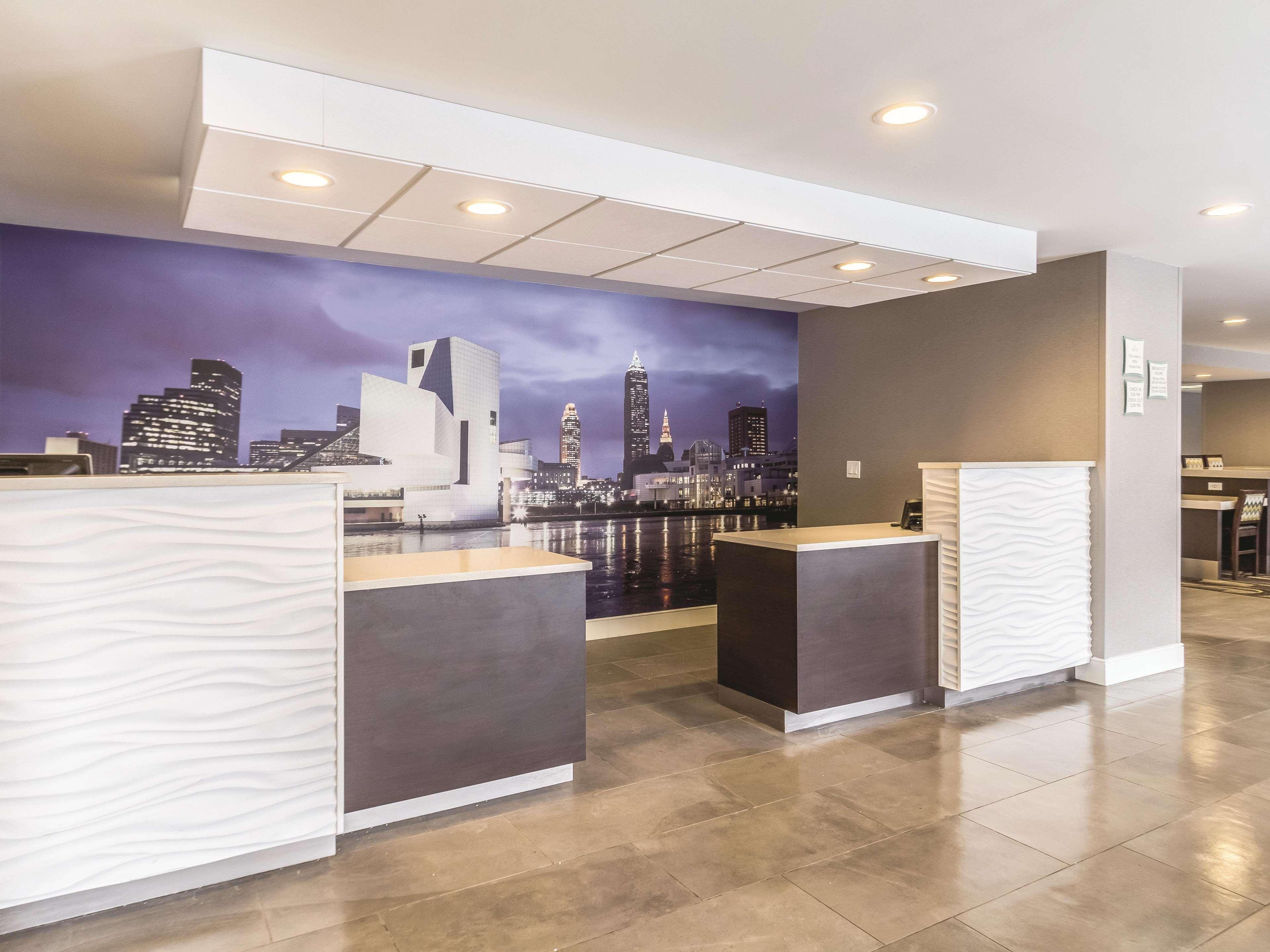La Quinta By Wyndham Cleveland - Airport North Hotel Екстериор снимка