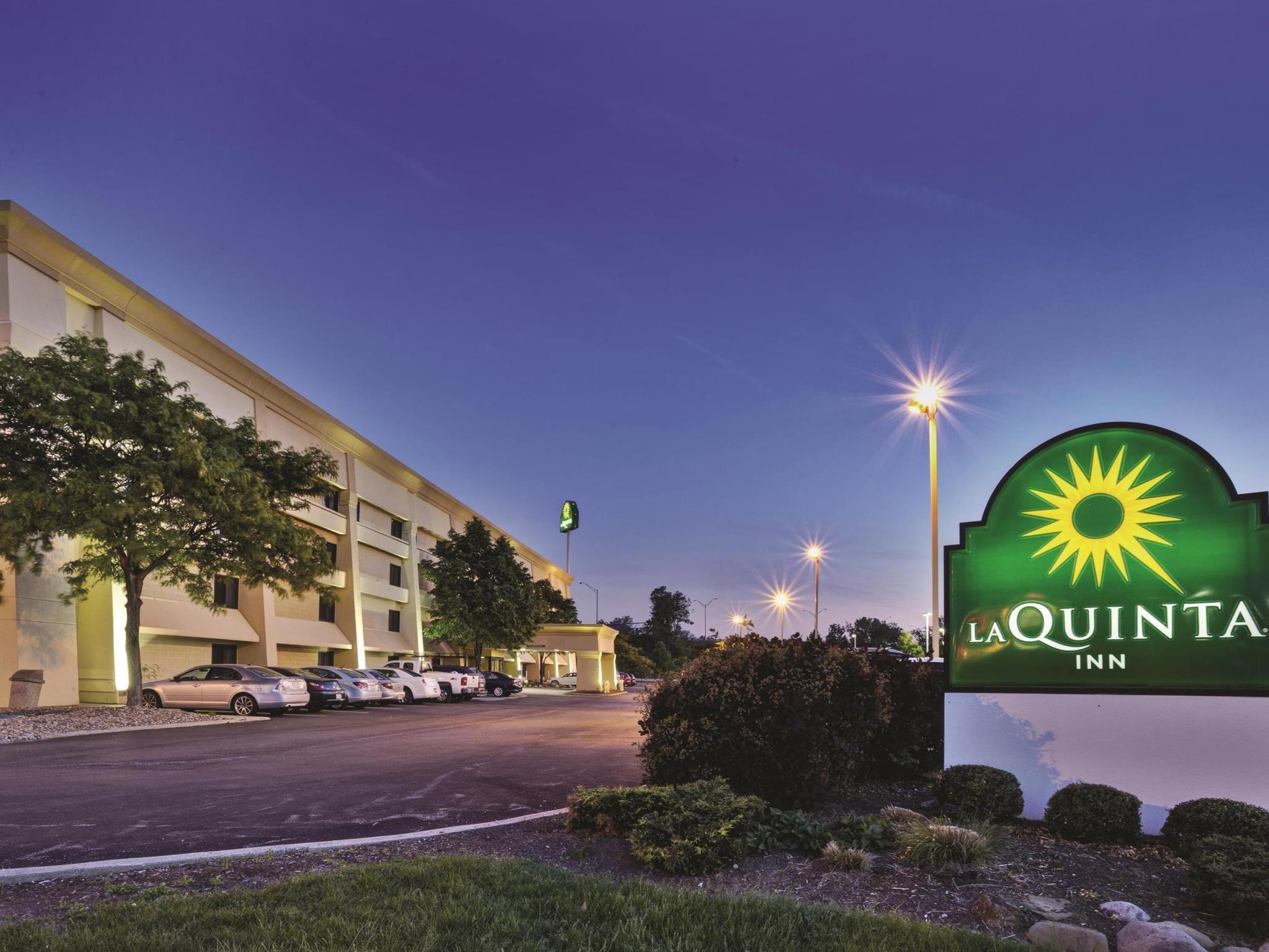 La Quinta By Wyndham Cleveland - Airport North Hotel Екстериор снимка