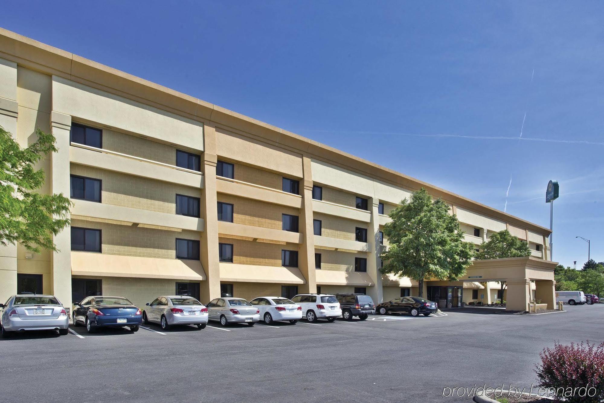 La Quinta By Wyndham Cleveland - Airport North Hotel Екстериор снимка