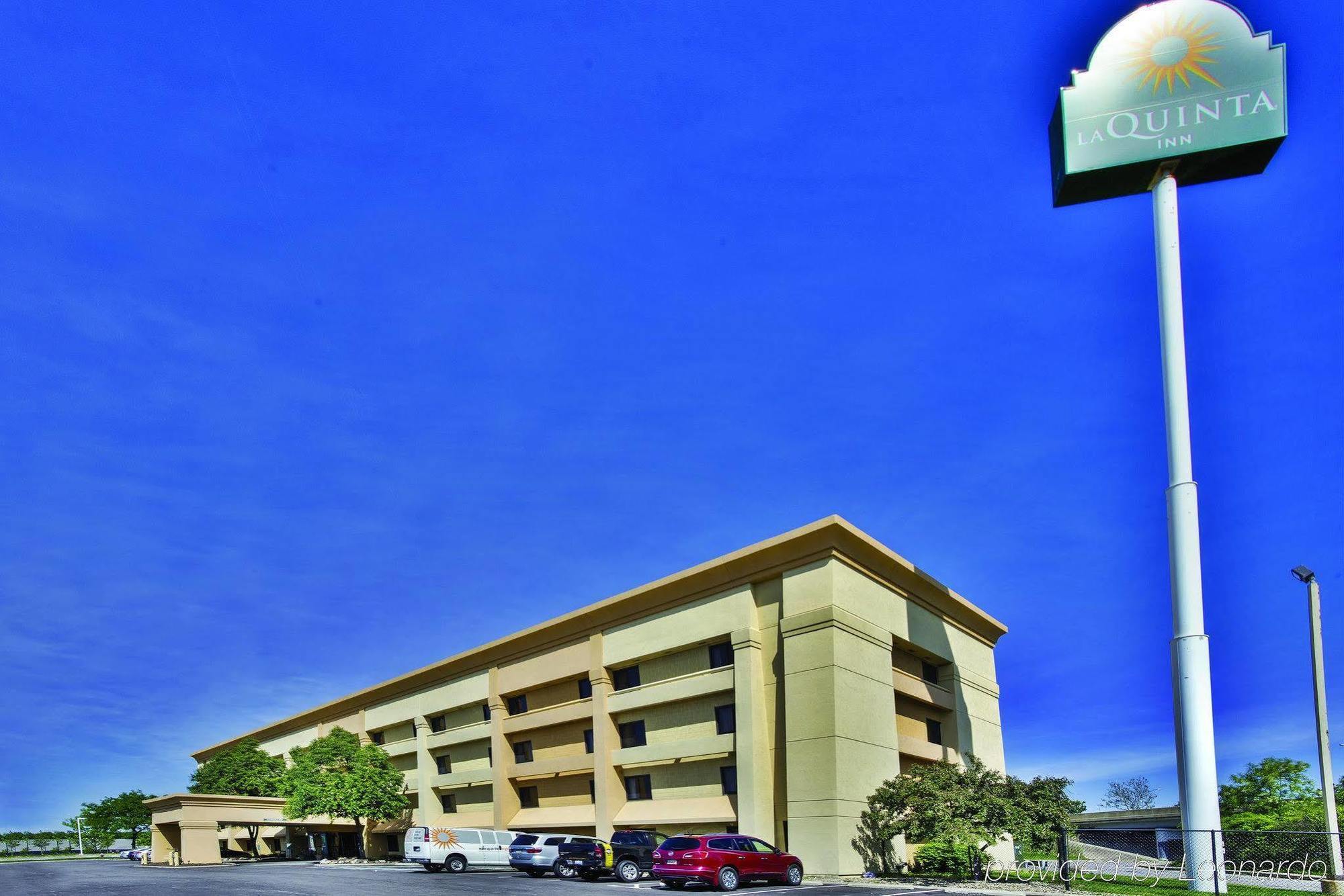 La Quinta By Wyndham Cleveland - Airport North Hotel Екстериор снимка