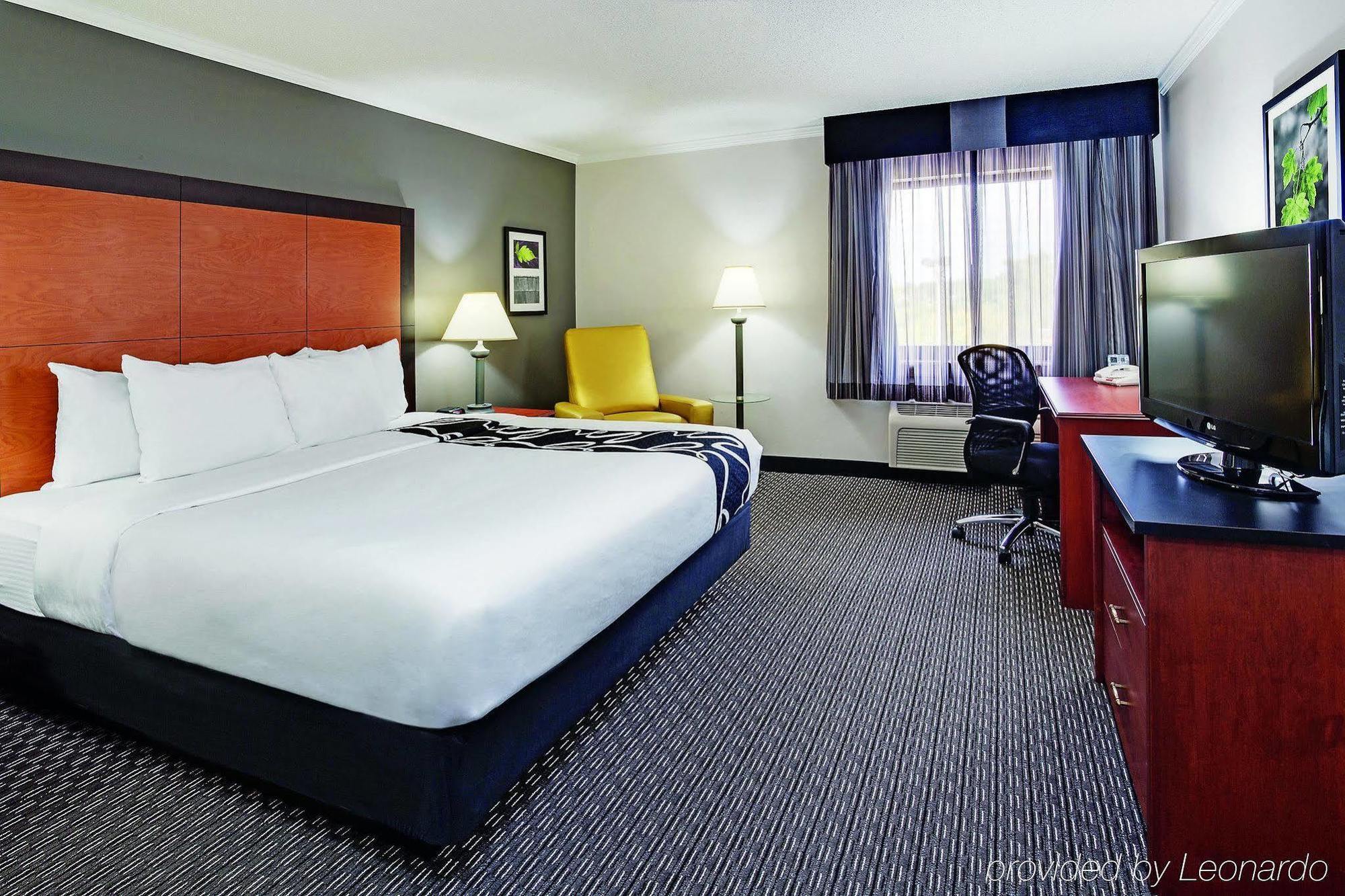 La Quinta By Wyndham Cleveland - Airport North Hotel Екстериор снимка