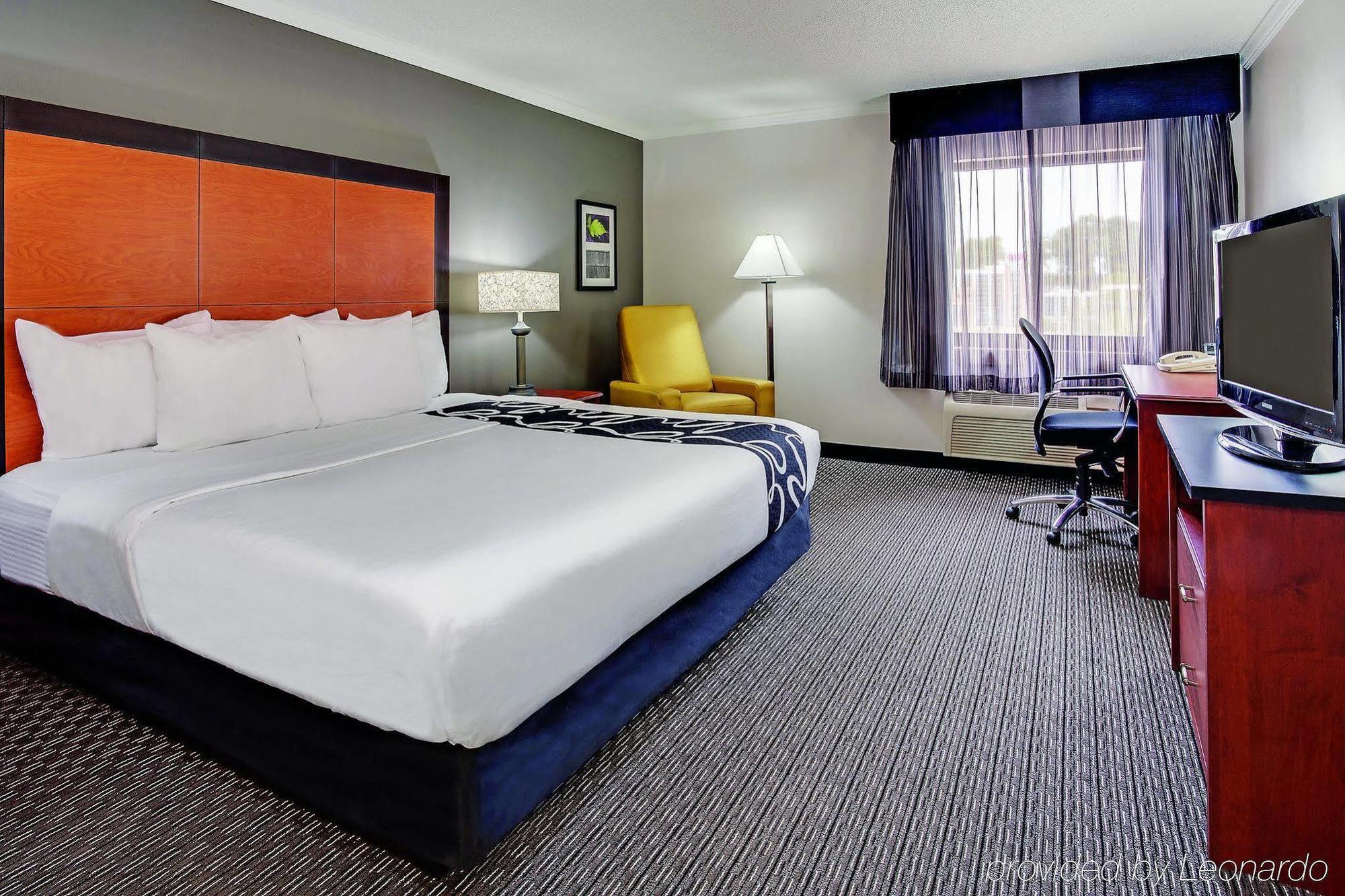 La Quinta By Wyndham Cleveland - Airport North Hotel Екстериор снимка