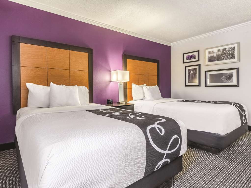 La Quinta By Wyndham Cleveland - Airport North Hotel Стая снимка
