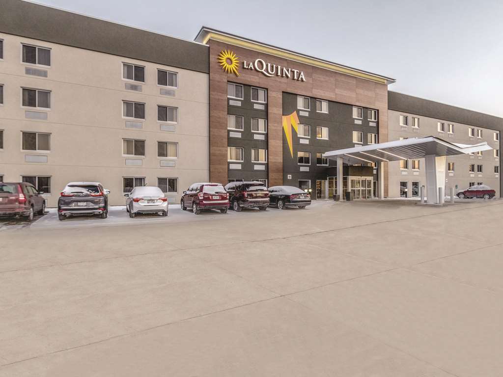 La Quinta By Wyndham Cleveland - Airport North Hotel Екстериор снимка