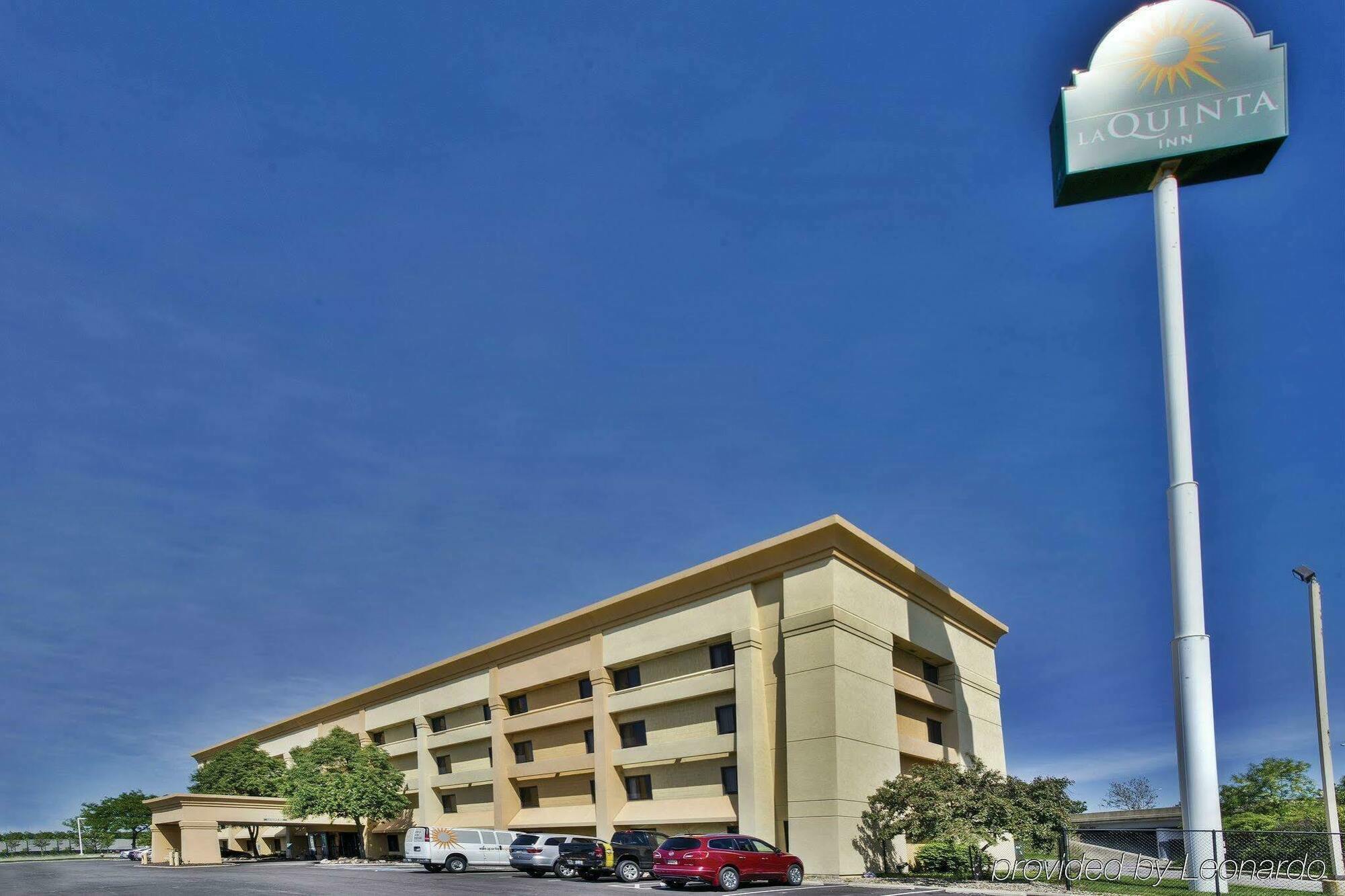 La Quinta By Wyndham Cleveland - Airport North Hotel Екстериор снимка