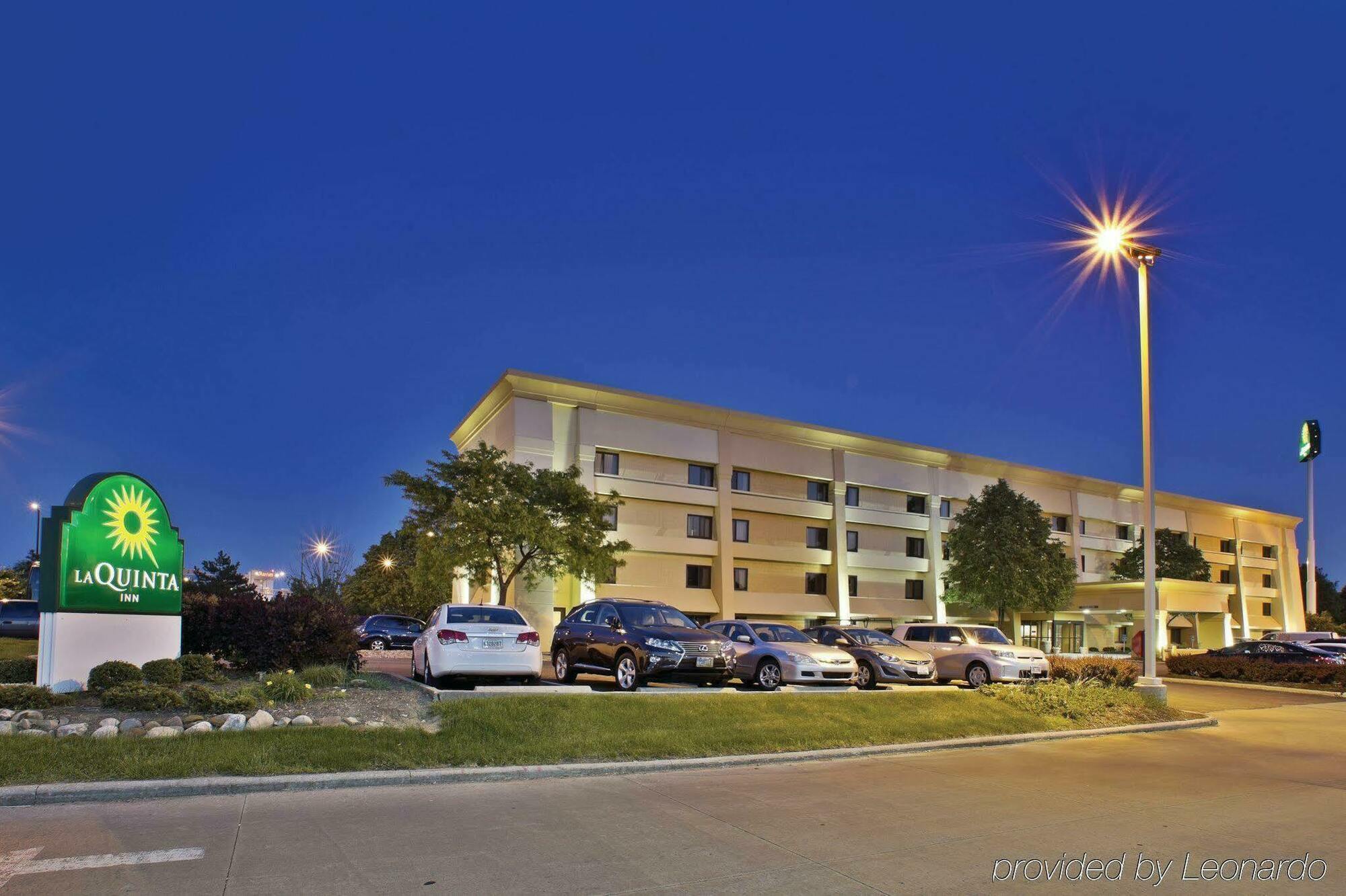 La Quinta By Wyndham Cleveland - Airport North Hotel Екстериор снимка