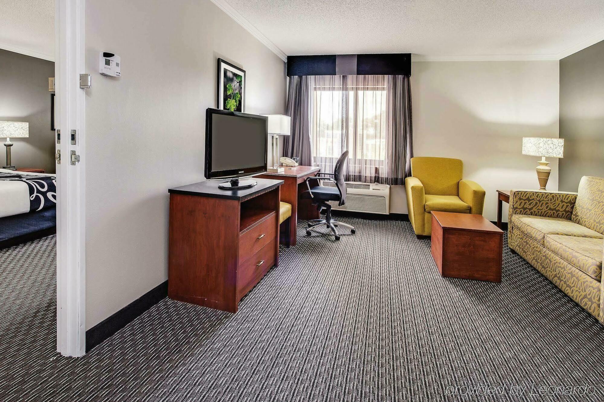 La Quinta By Wyndham Cleveland - Airport North Hotel Екстериор снимка