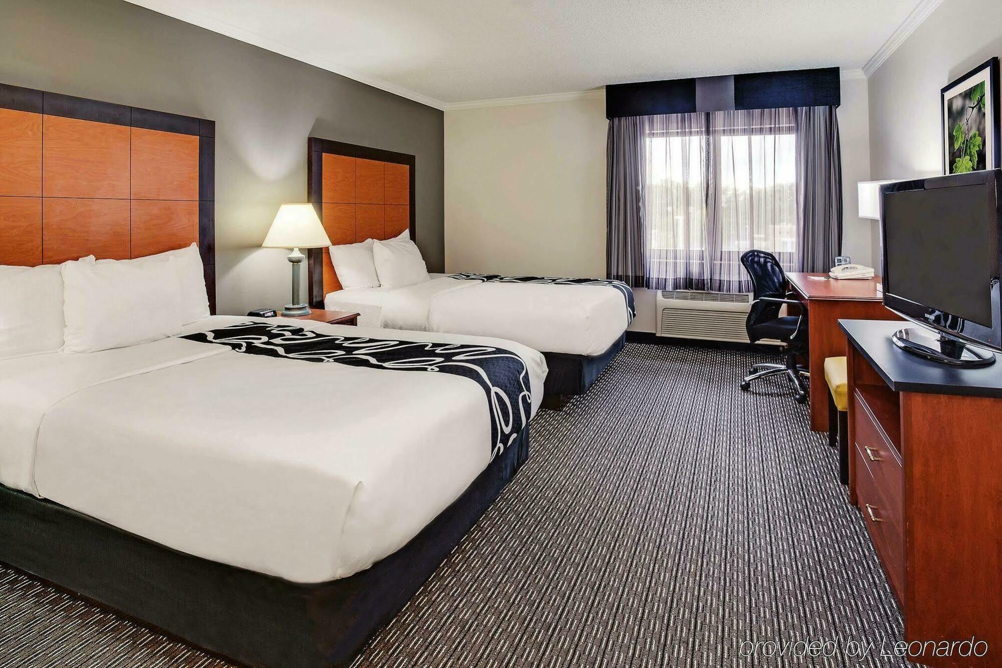 La Quinta By Wyndham Cleveland - Airport North Hotel Екстериор снимка