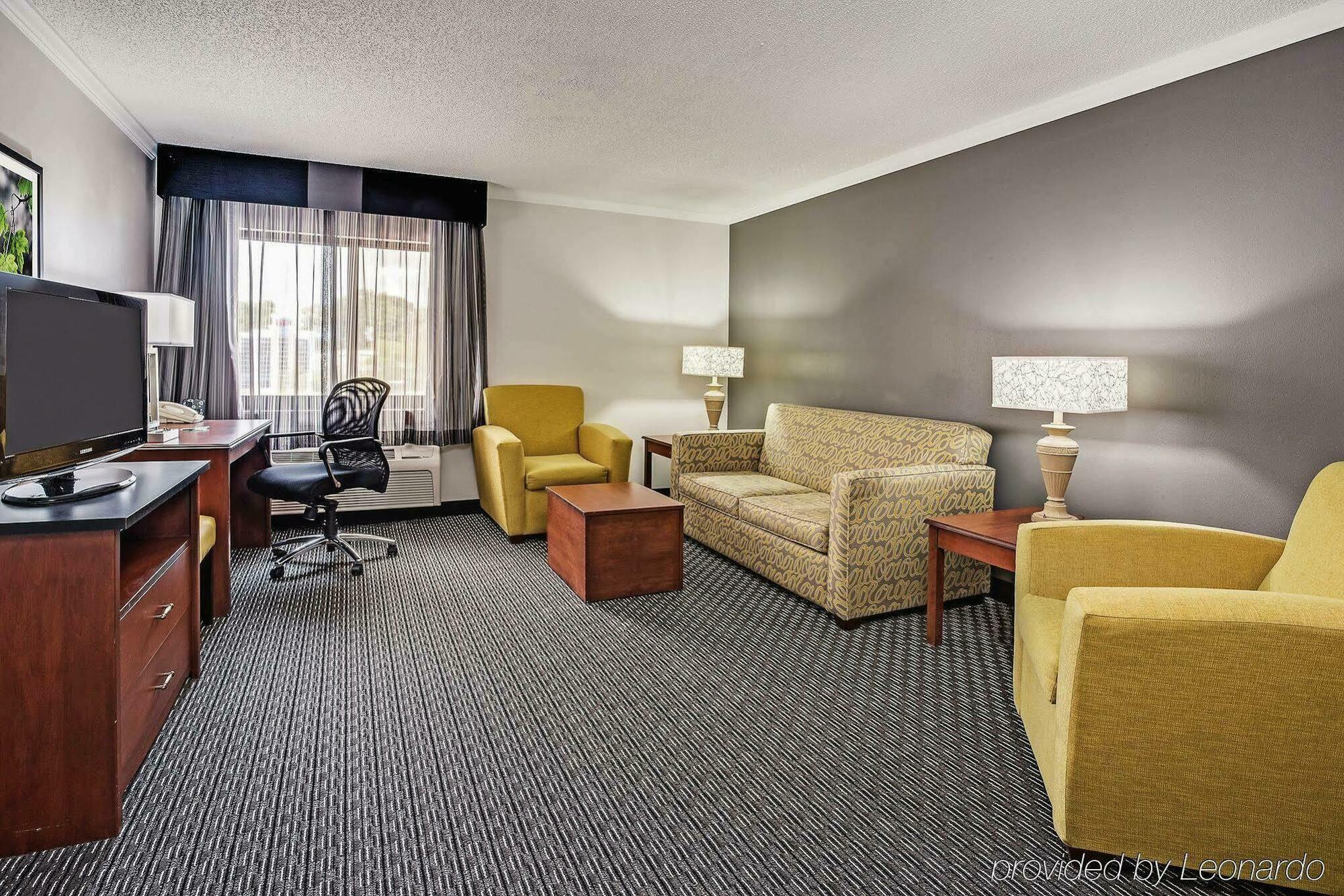 La Quinta By Wyndham Cleveland - Airport North Hotel Екстериор снимка