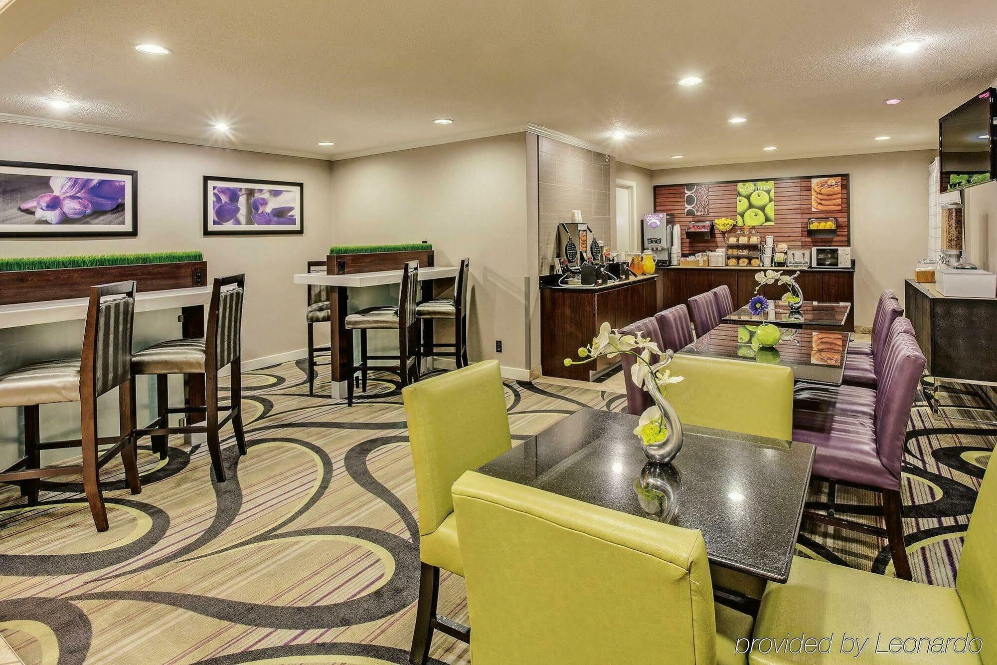 La Quinta By Wyndham Cleveland - Airport North Hotel Екстериор снимка