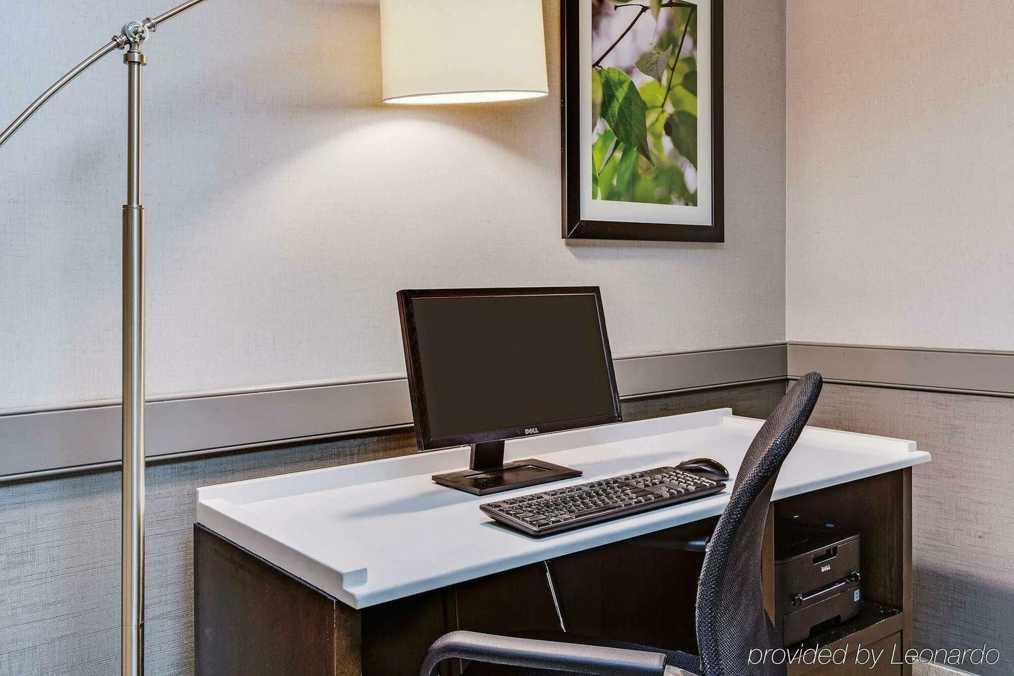 La Quinta By Wyndham Cleveland - Airport North Hotel Екстериор снимка