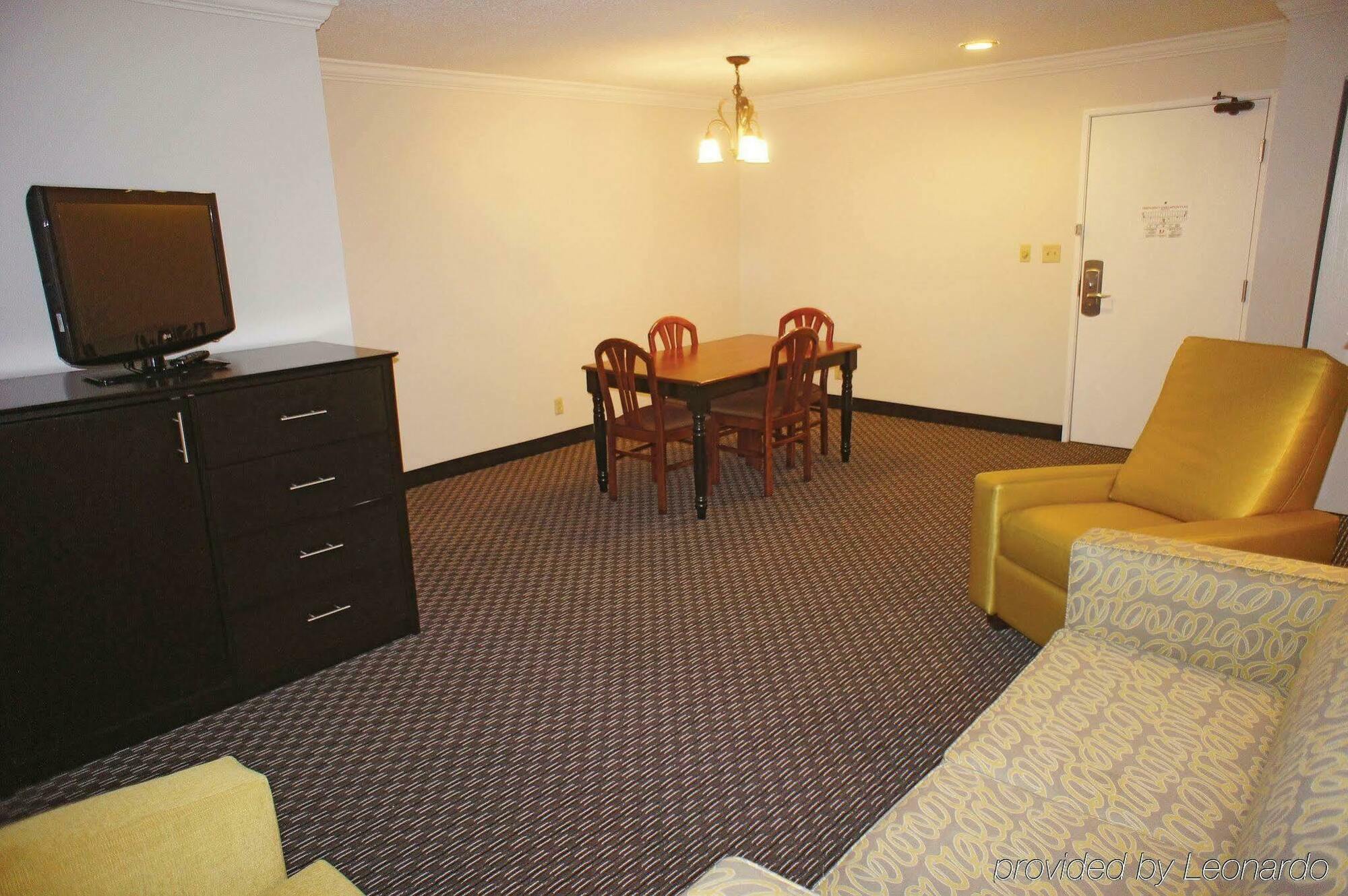 La Quinta By Wyndham Cleveland - Airport North Hotel Екстериор снимка