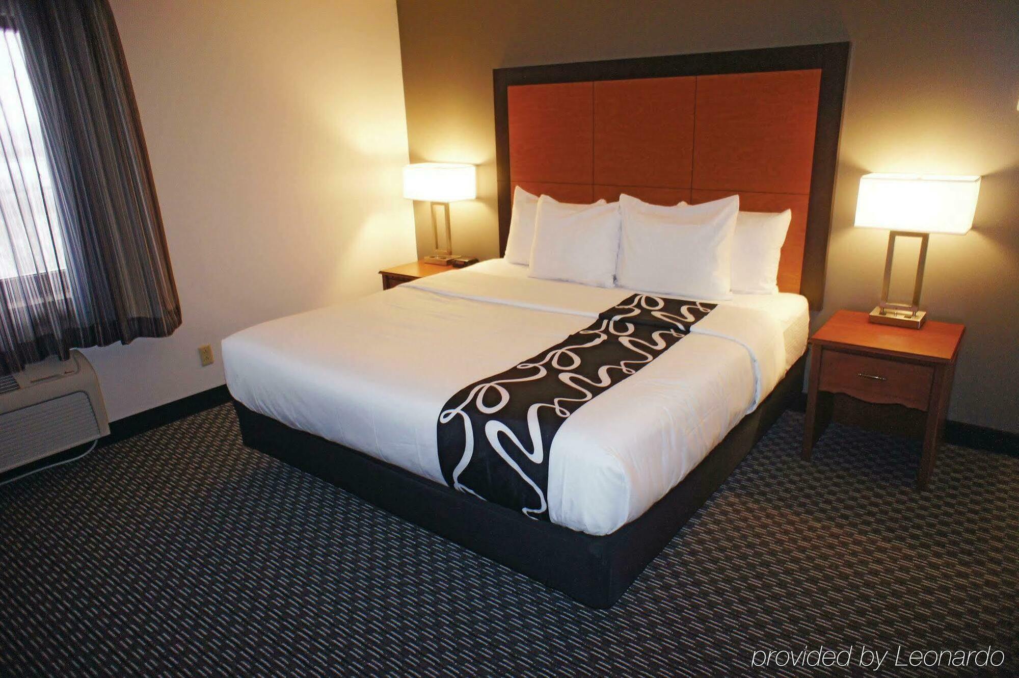 La Quinta By Wyndham Cleveland - Airport North Hotel Екстериор снимка